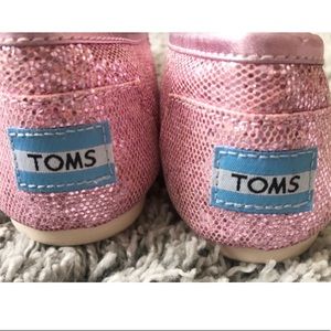 NEVER WORN size 7 Pink Sparkle Toms